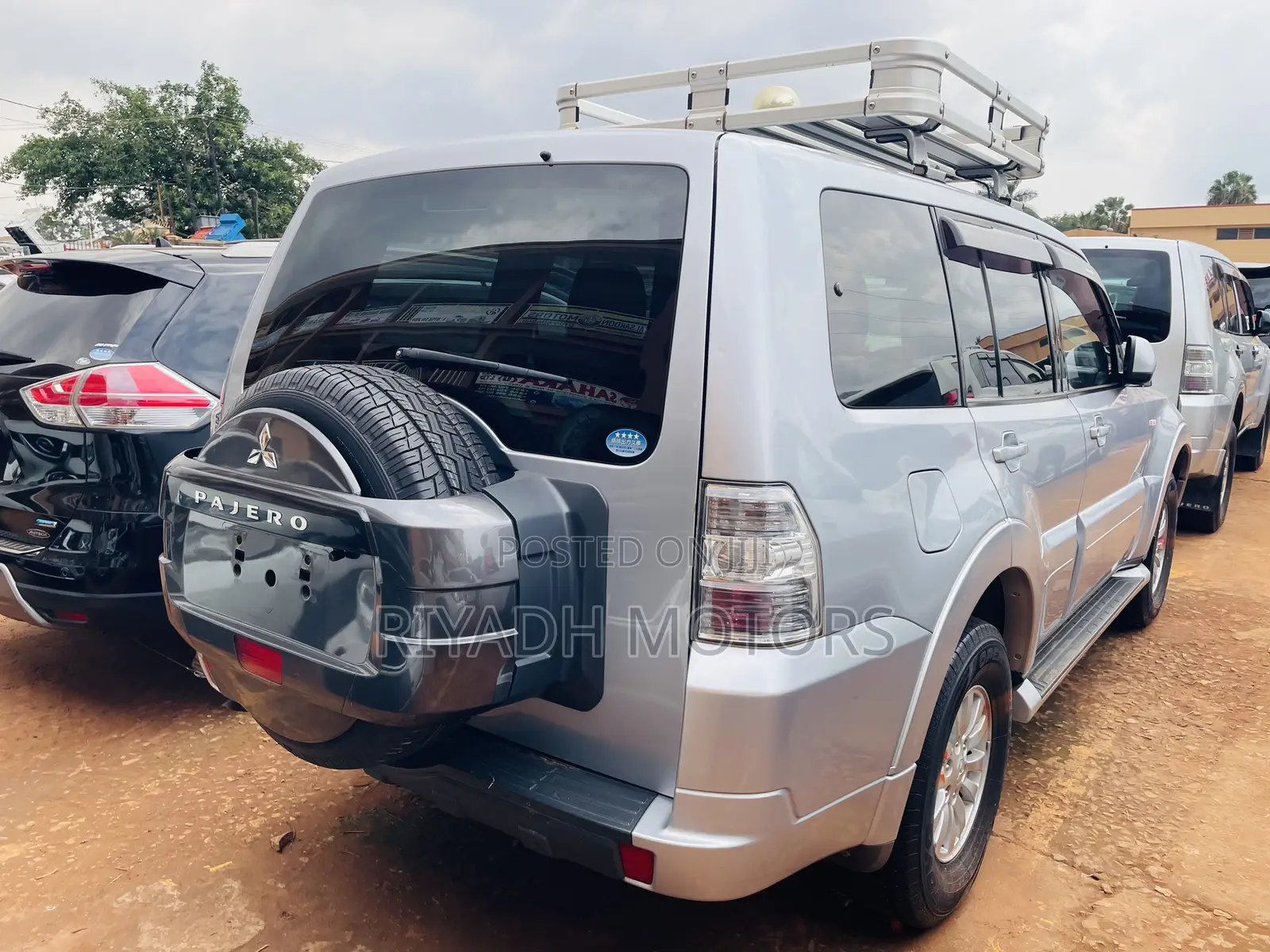 Mitsubishi Pajero V80 3.0 VR-I 2013 Silver