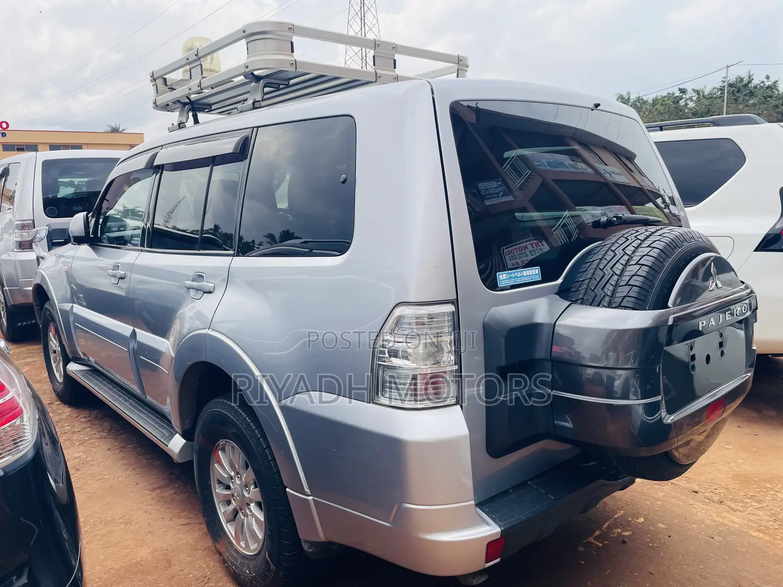Mitsubishi Pajero V80 3.0 VR-I 2013 Silver