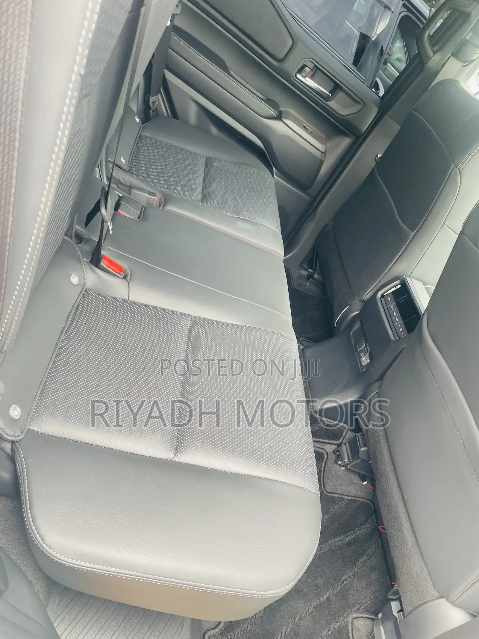Toyota Land Cruiser Prado 2.8 2024 White