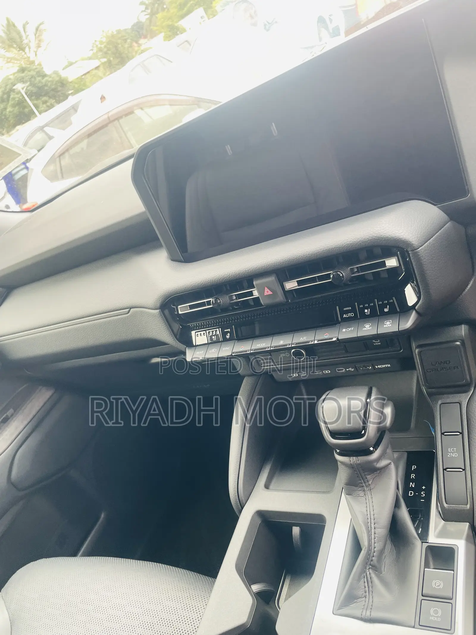 Toyota Land Cruiser Prado 2.8 2024 White