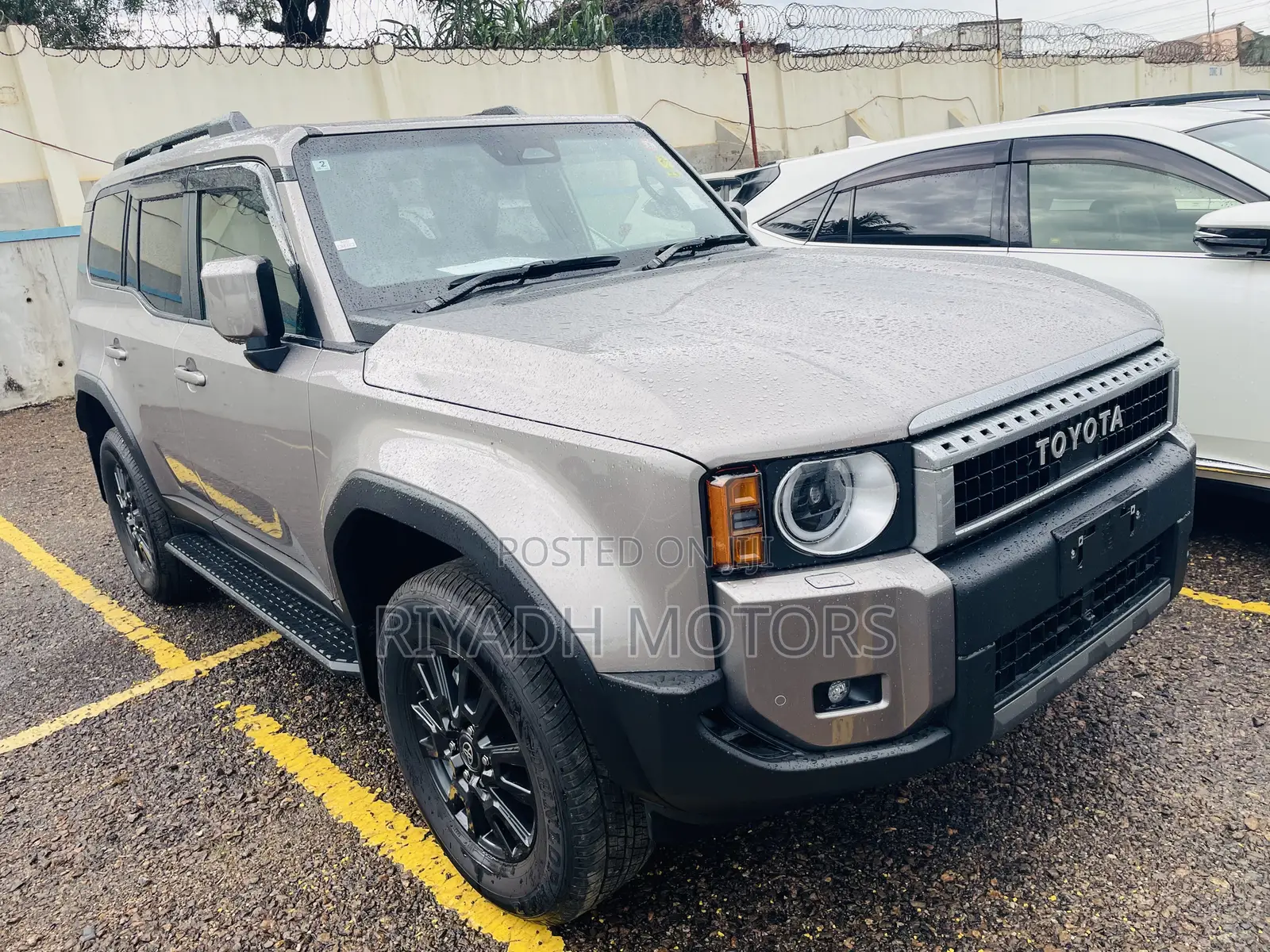 Toyota Land Cruiser Prado 2.7 2023 Gray