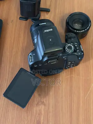Canon T7i DSLR Camera