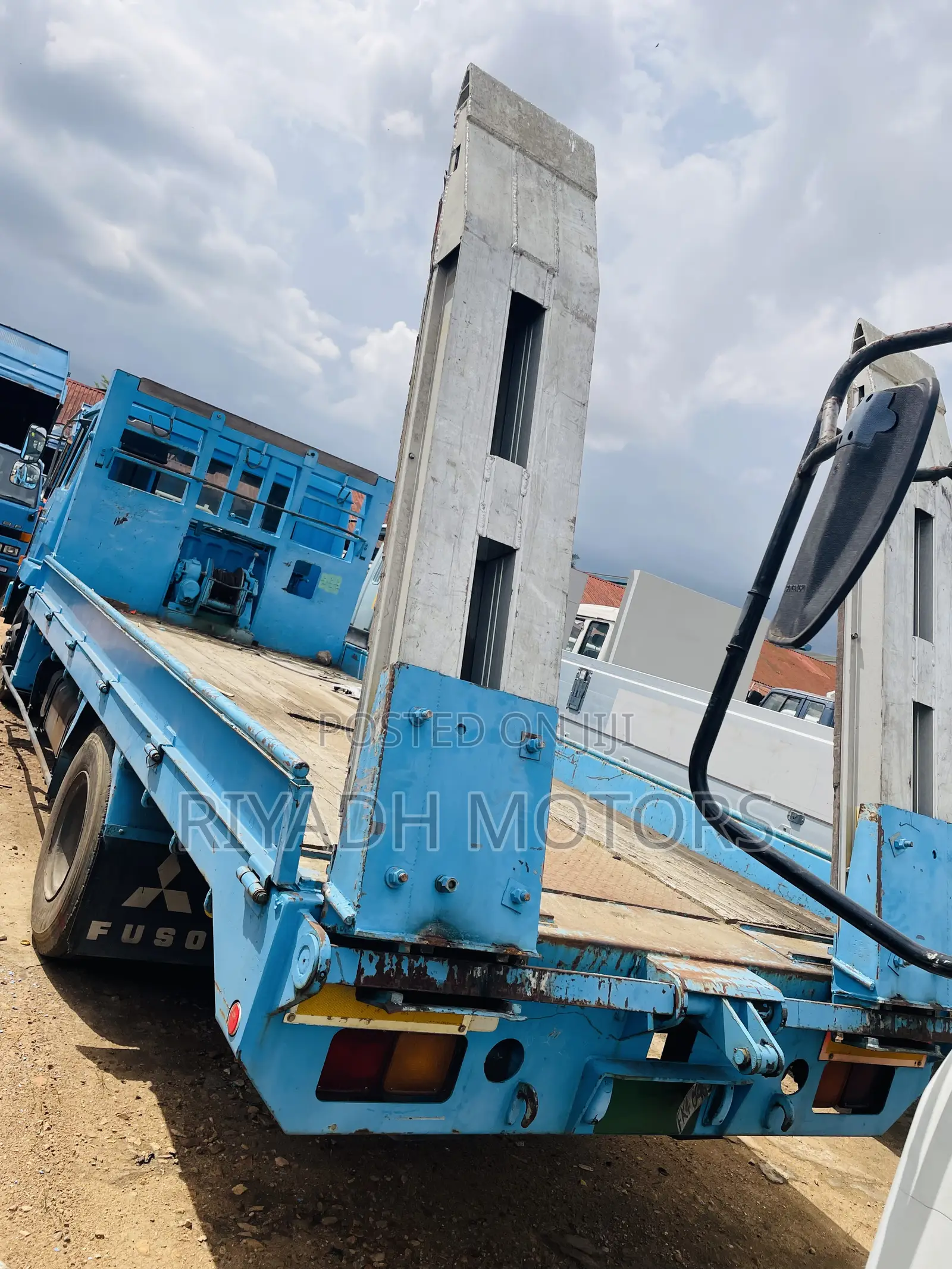 Fuso Car Carrier With Wich