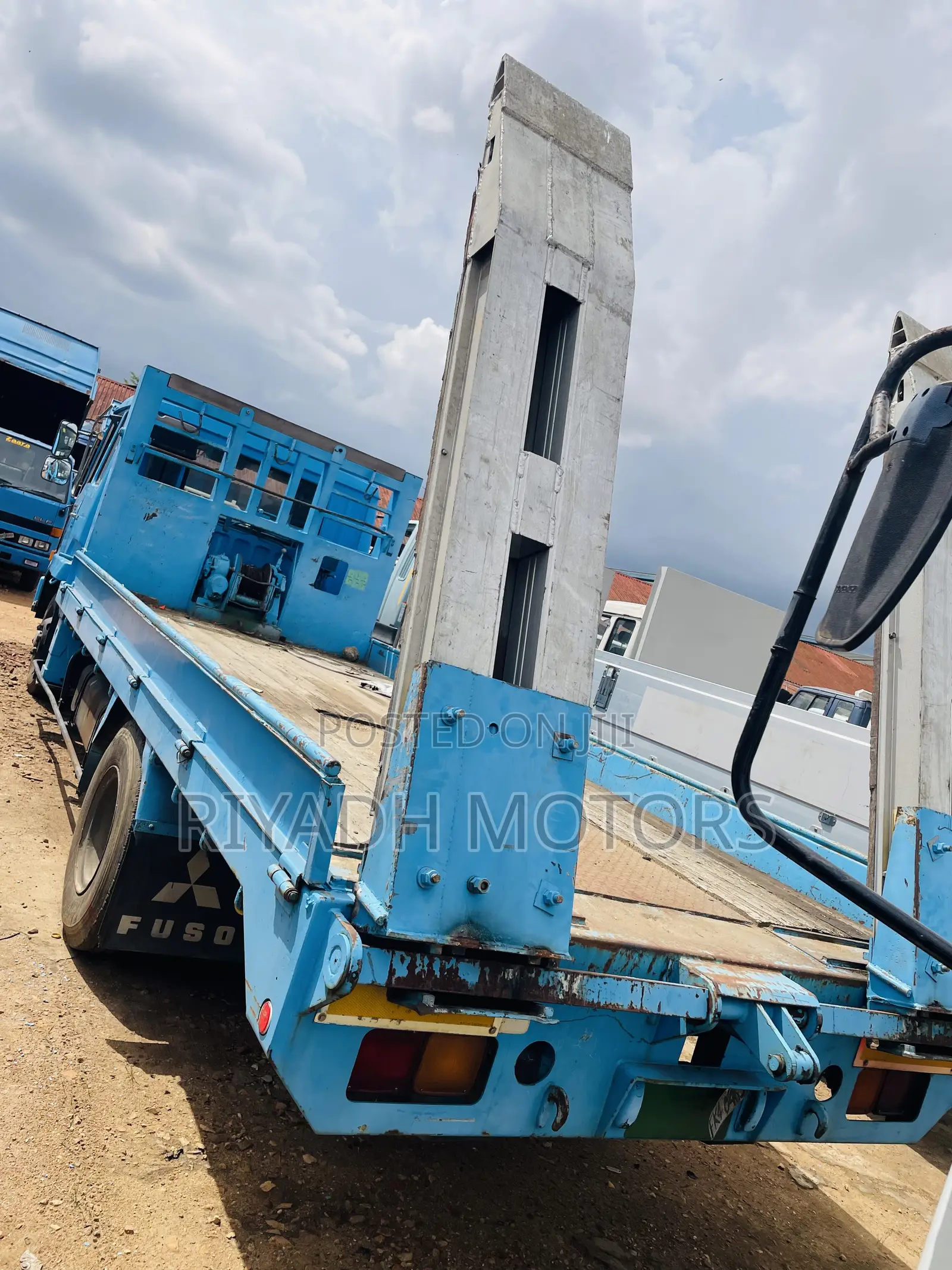 Fuso Car Carrier With Wich