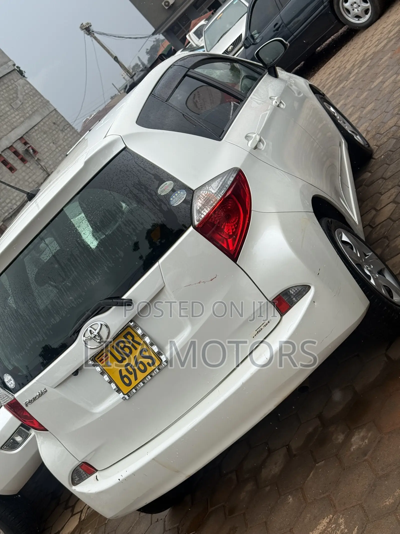 Toyota Ractis 1.3 FWD 2011 White