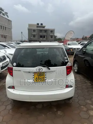 Toyota Ractis 1.3 FWD 2011 White