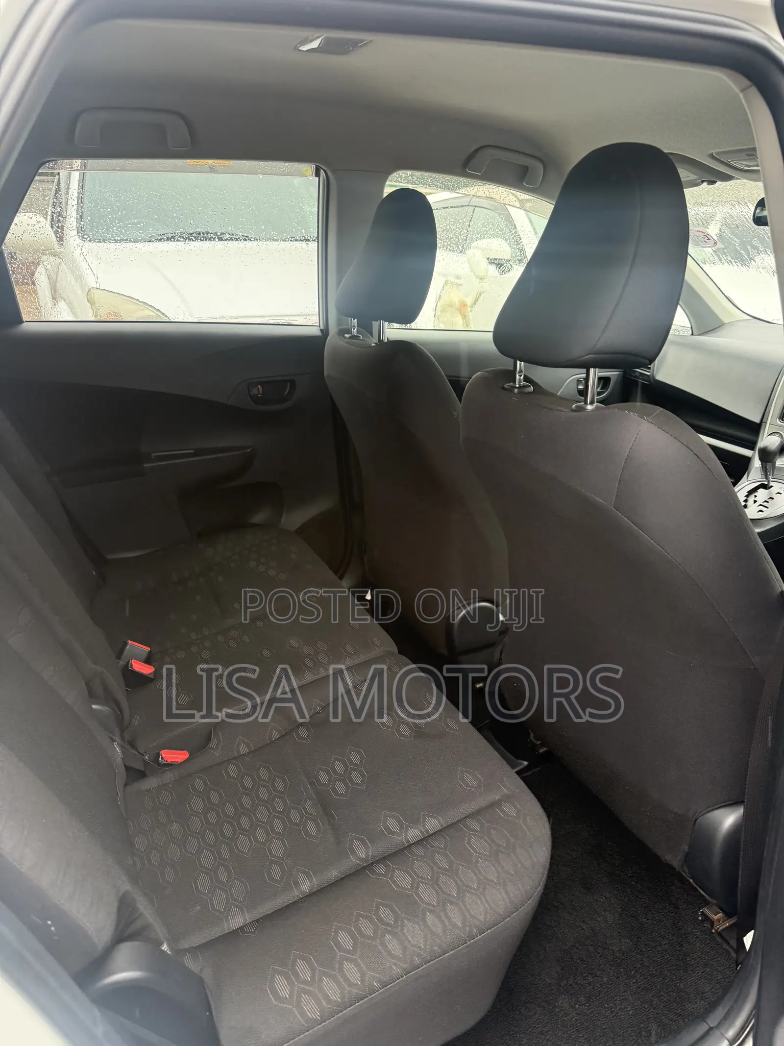 Toyota Ractis 1.3 FWD 2011 White