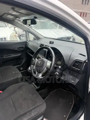 Toyota Ractis 1.3 FWD 2011 White
