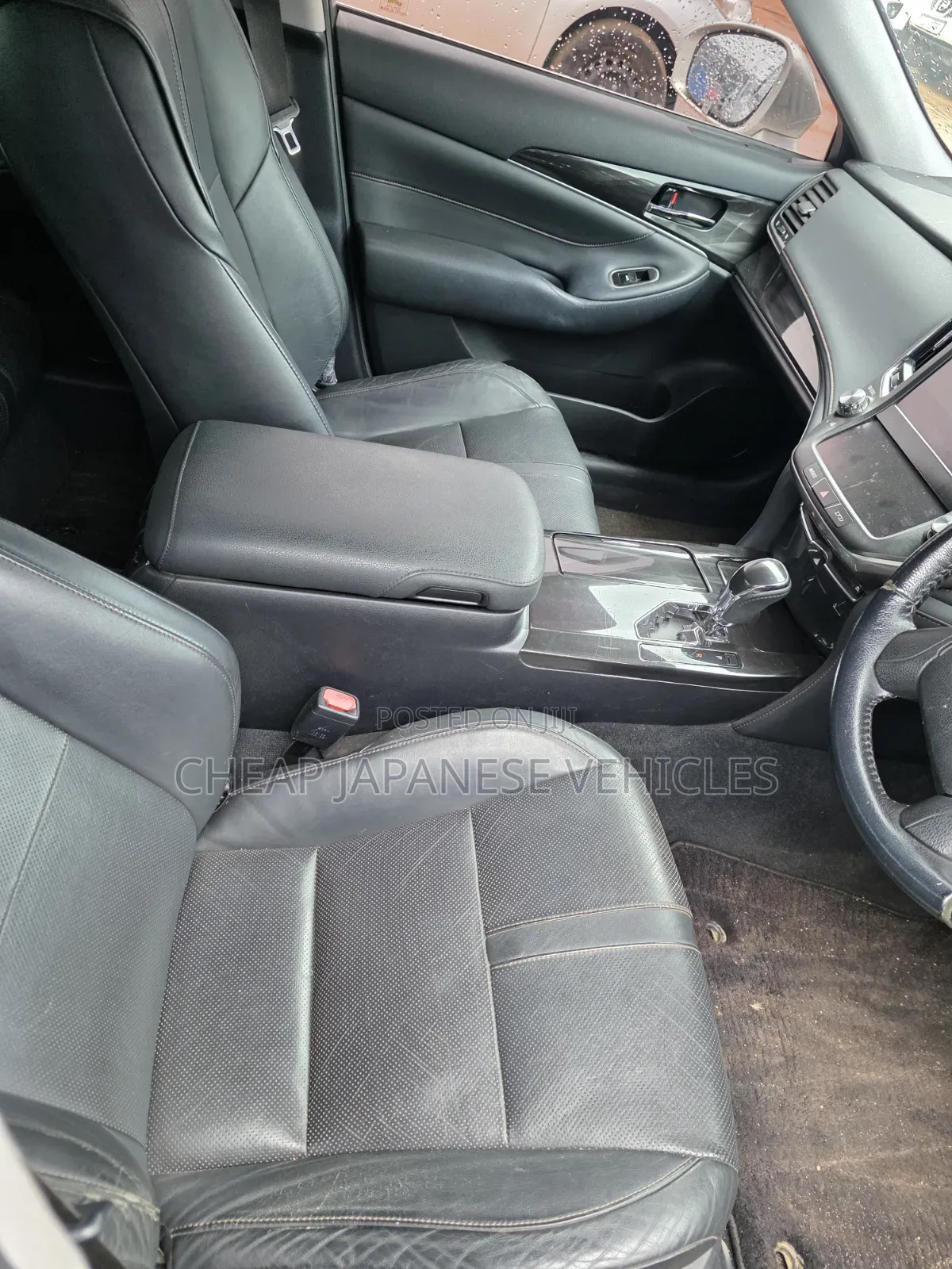 Toyota Crown 2016 Silver
