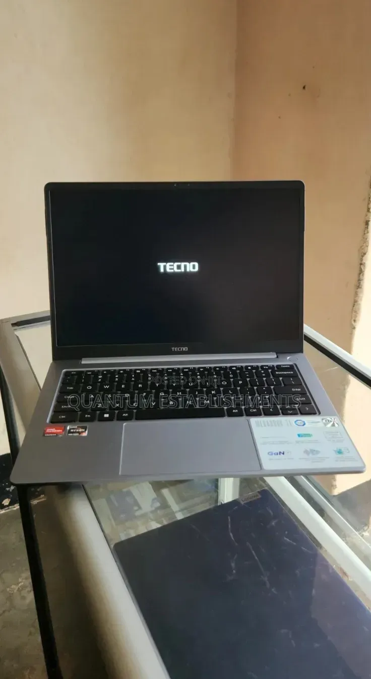 Laptop Tecno 8GB AMD Ryzen 5 SSD 512GB
