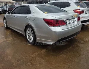 Toyota Crown 2016 Silver