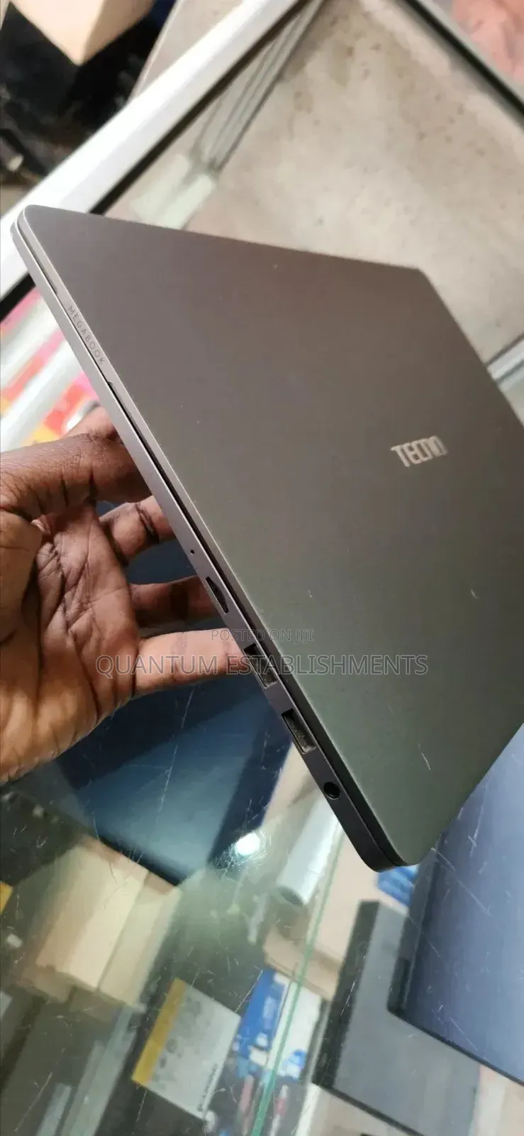 Laptop Tecno 8GB AMD Ryzen 5 SSD 512GB