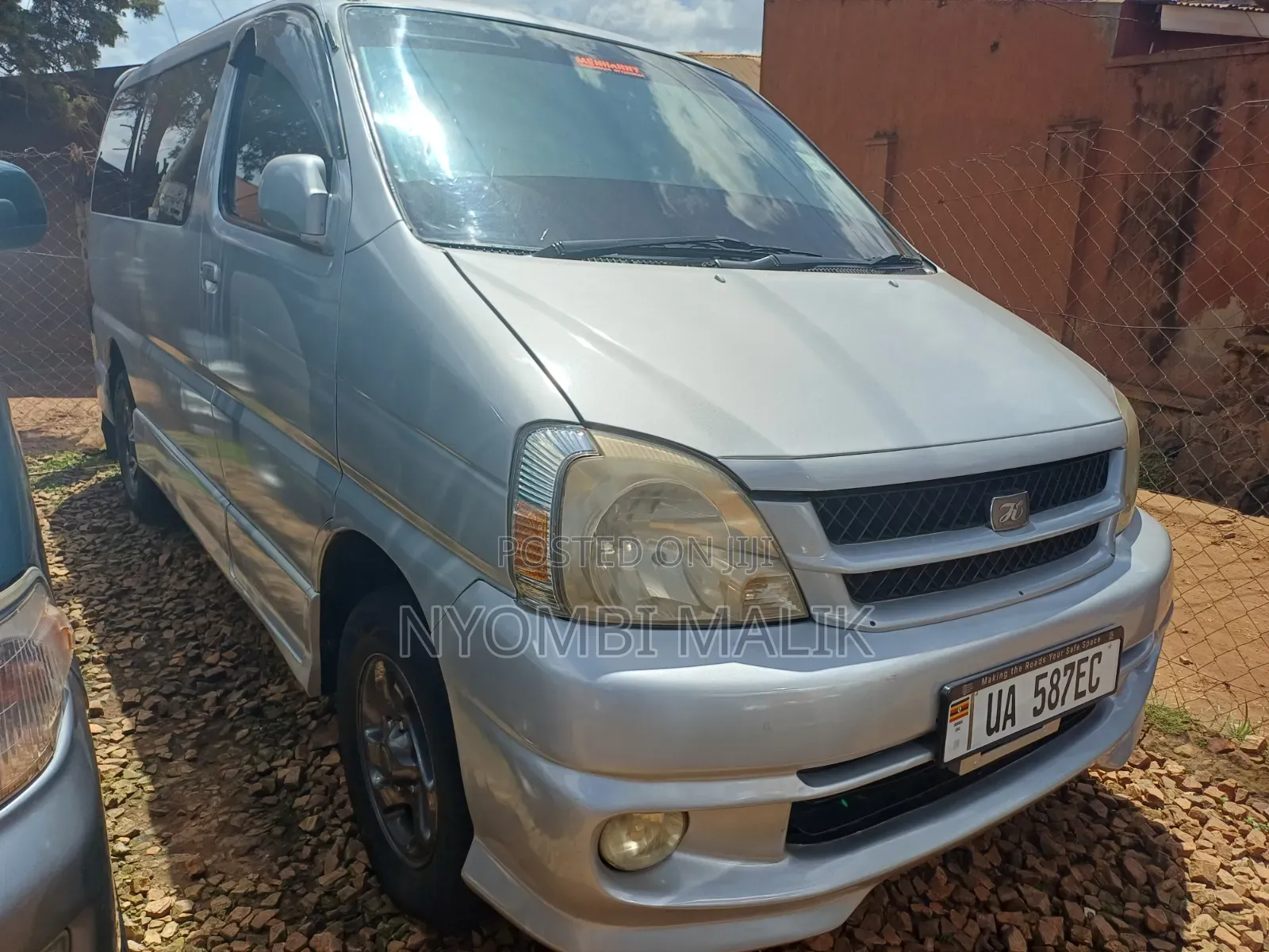Toyota Regius 1999 Silver