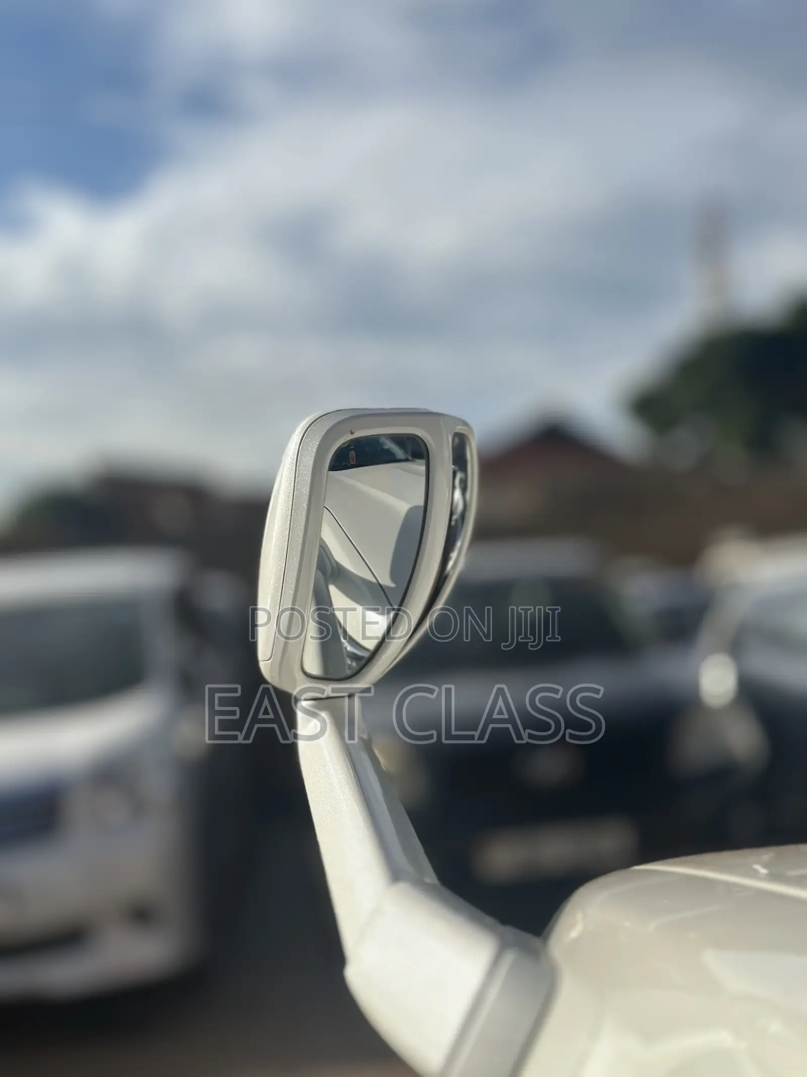 Toyota Land Cruiser 4.6 V8 AX G Selection 2019 White