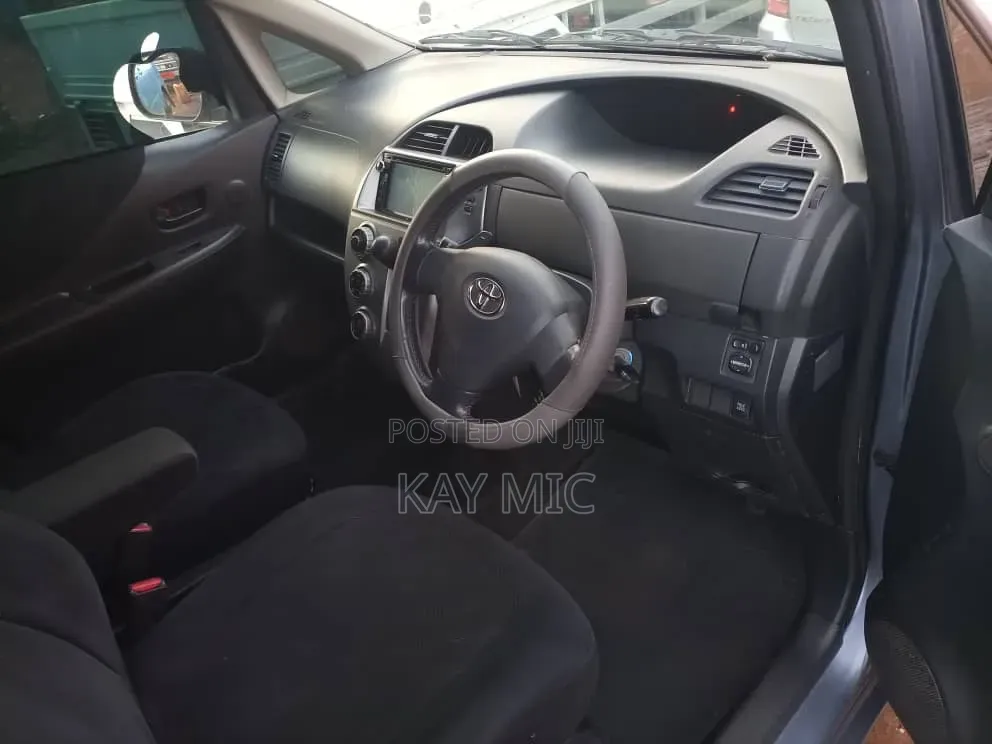 Toyota Ractis 2007 Gray