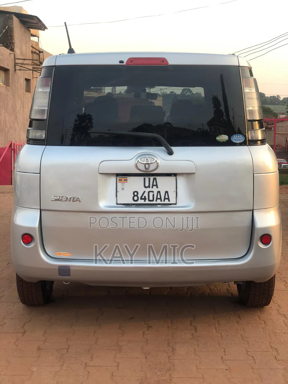 Toyota Sienta 2011 Silver