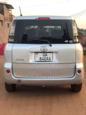 Toyota Sienta 2011 Silver