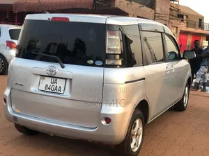 Toyota Sienta 2011 Silver