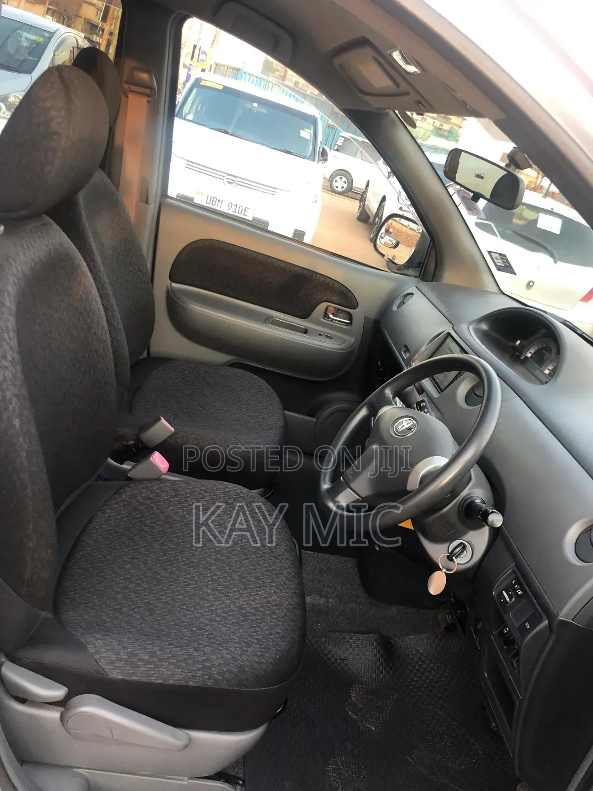 Toyota Sienta 2011 Silver