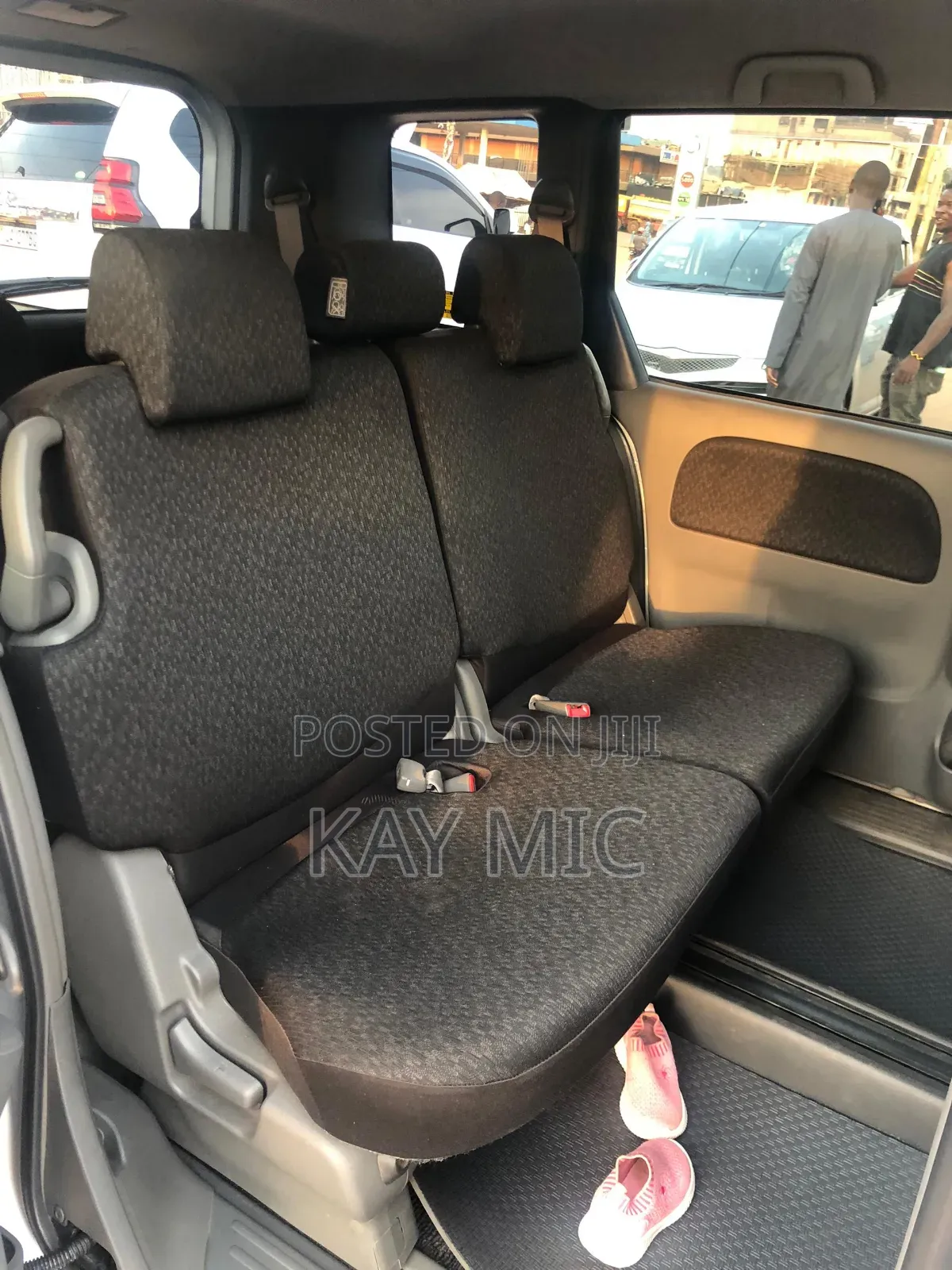 Toyota Sienta 2011 Silver