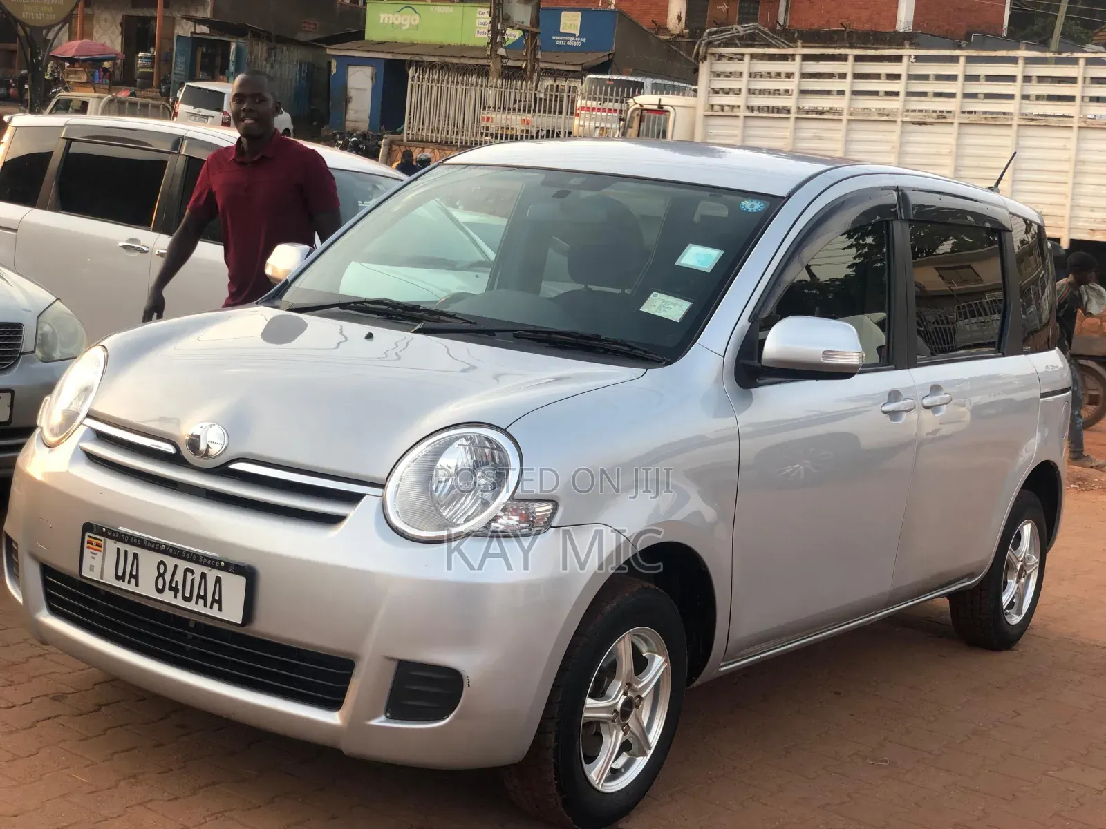 Toyota Sienta 2011 Silver