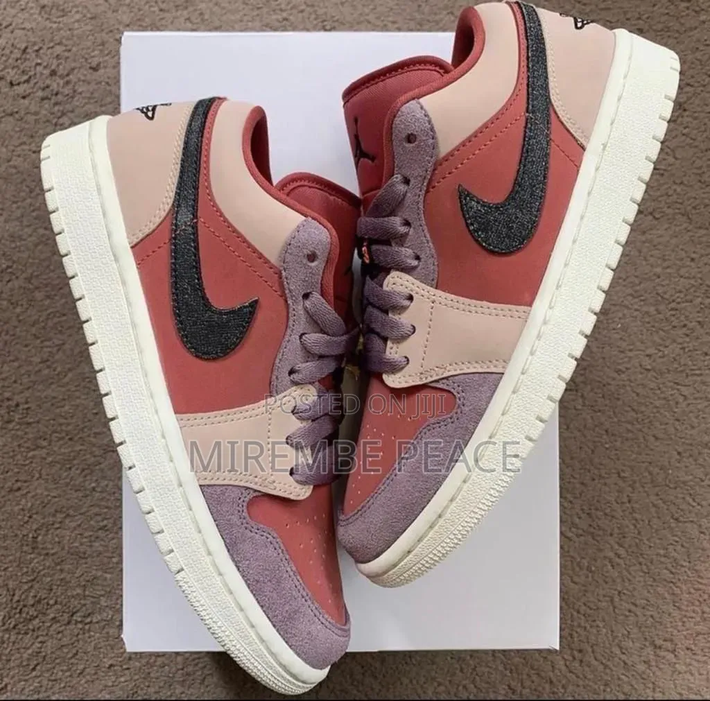 Air Jordan Low 1 Sneakers