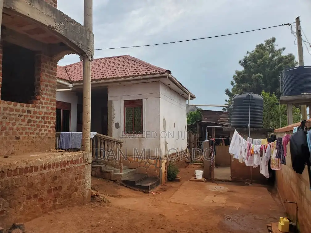 Two Houses on the Same Plot of Land on Sale