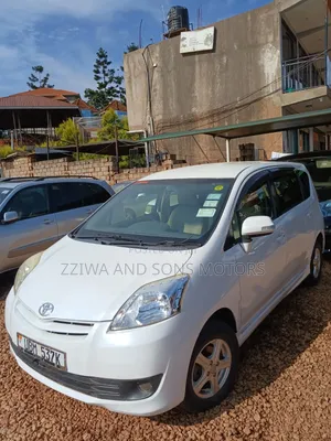 Toyota Passo Sette 1.5 AWD 2011 White
