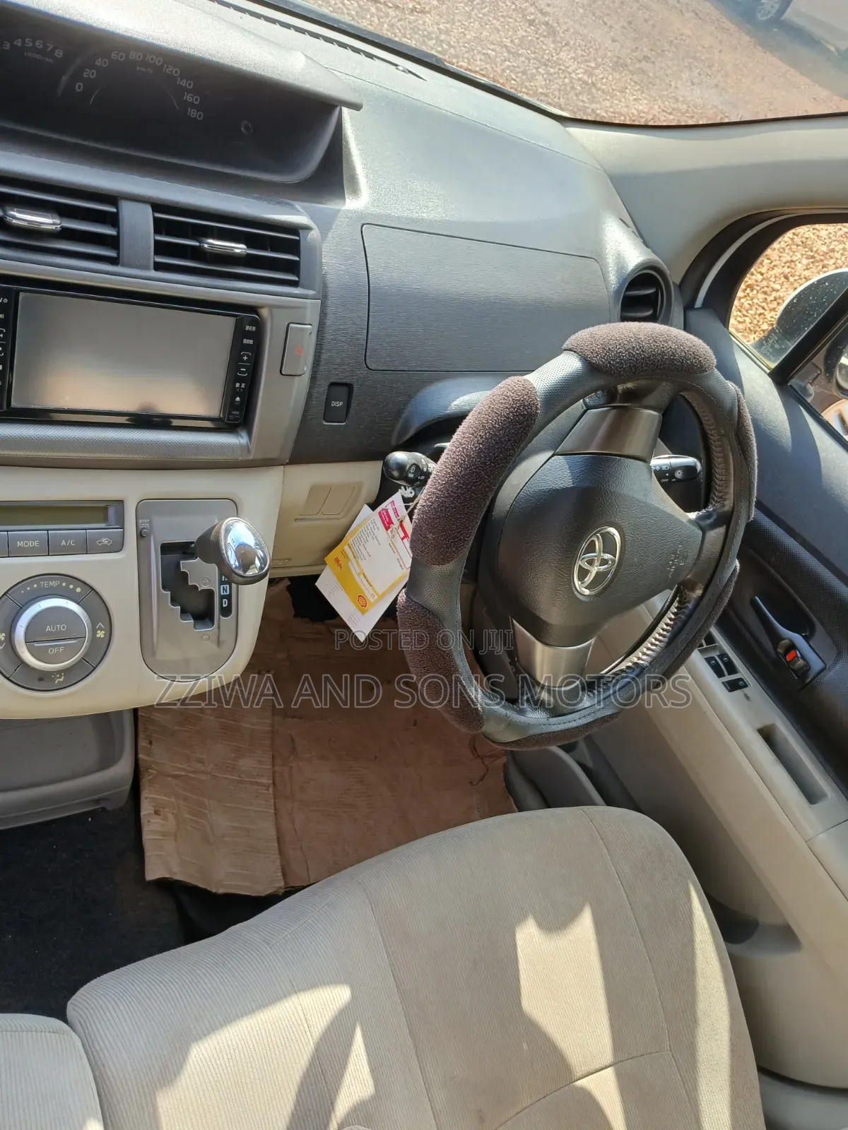 Toyota Passo Sette 1.5 AWD 2011 White