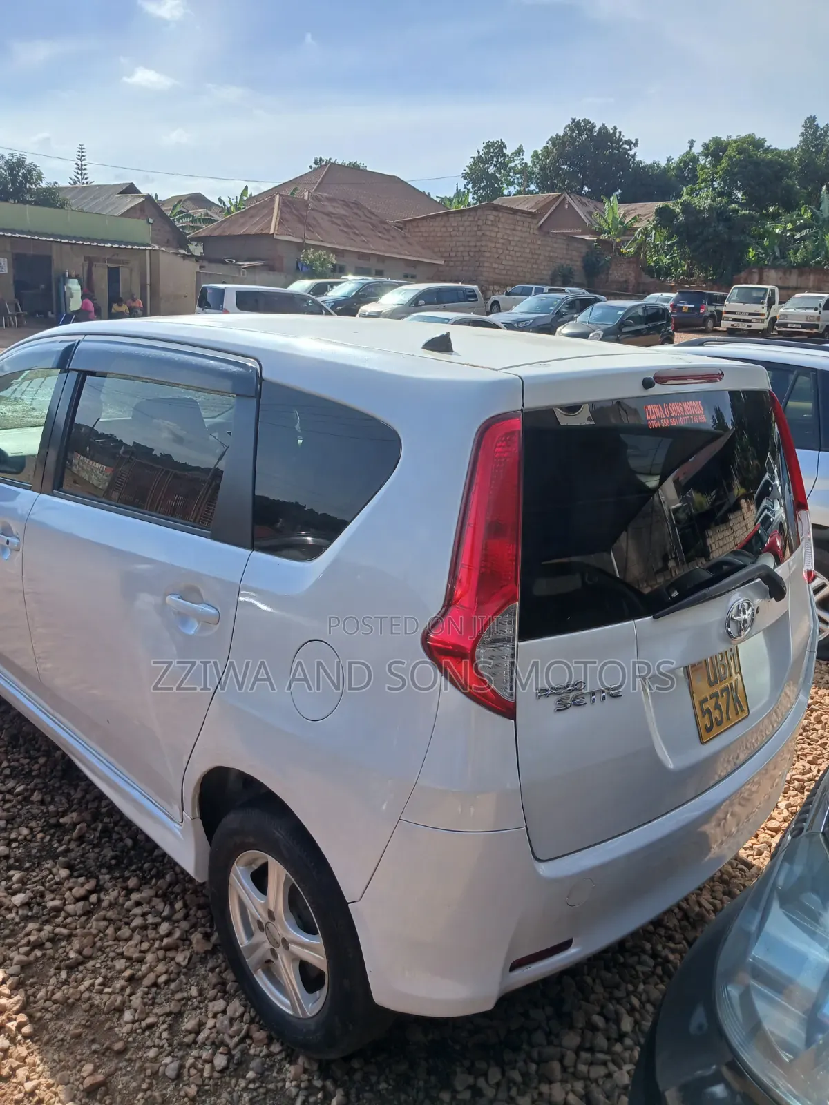 Toyota Passo Sette 1.5 AWD 2011 White