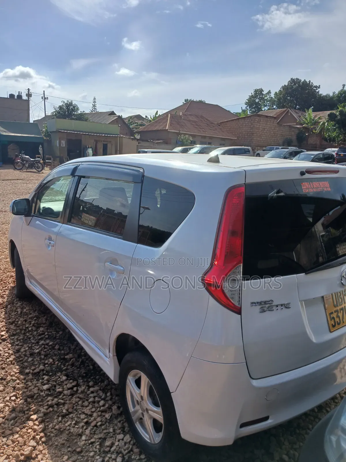 Toyota Passo Sette 1.5 AWD 2011 White