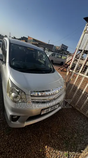 Toyota Noah 2012 Silver
