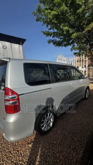 Toyota Noah 2012 Silver