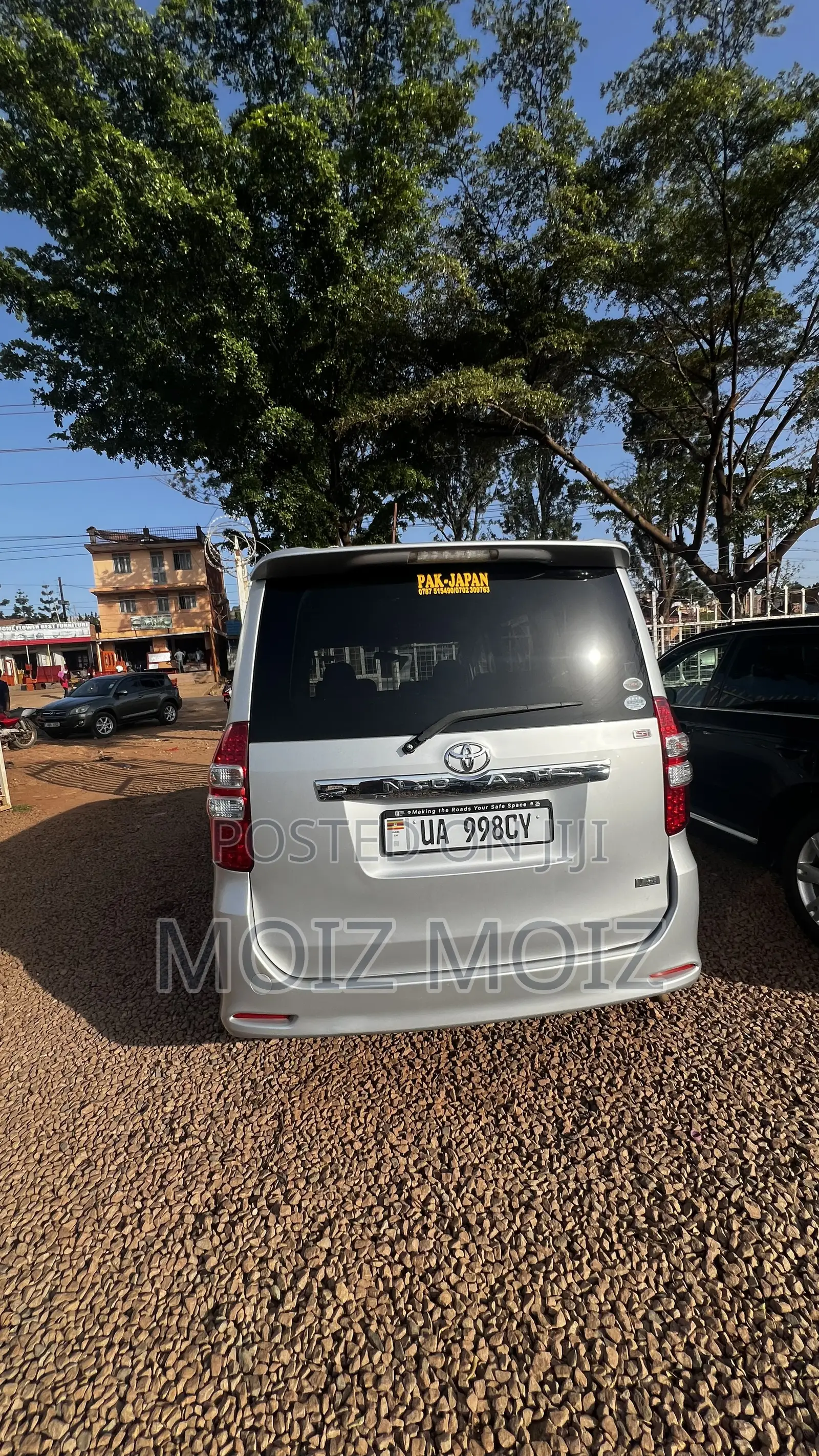 Toyota Noah 2012 Silver