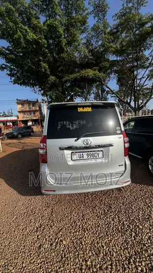 Toyota Noah 2012 Silver