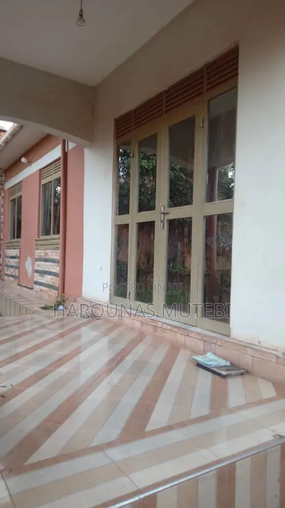 Furnished 3bdrm House in Pharz4, Nabweru for sale
