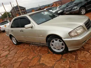 Mercedes-Benz C200 1998 Gold