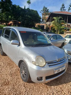 Toyota Sienta 1.5 FWD 2007 Silver