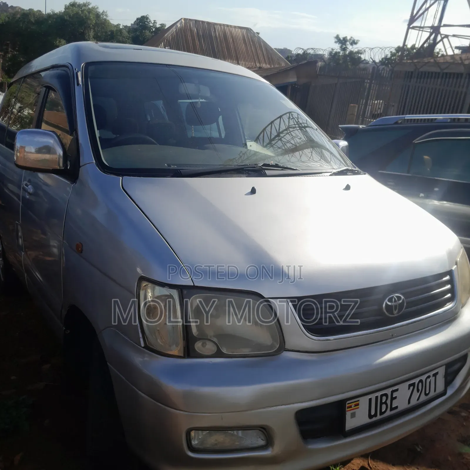 Toyota Noah 2002 Silver