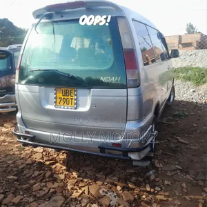 Toyota Noah 2002 Silver