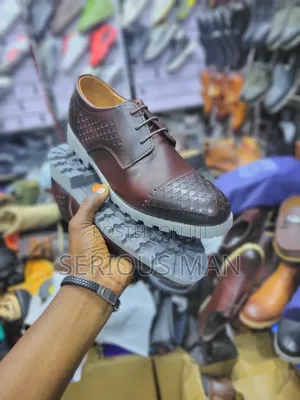 Classic Textured Leather Lace-Up Derby Shoes