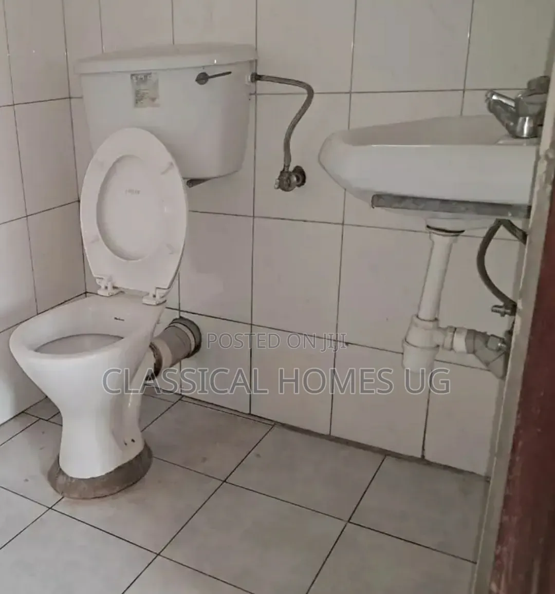 3bdrm Apartment in Mutundwe, Central Division for rent