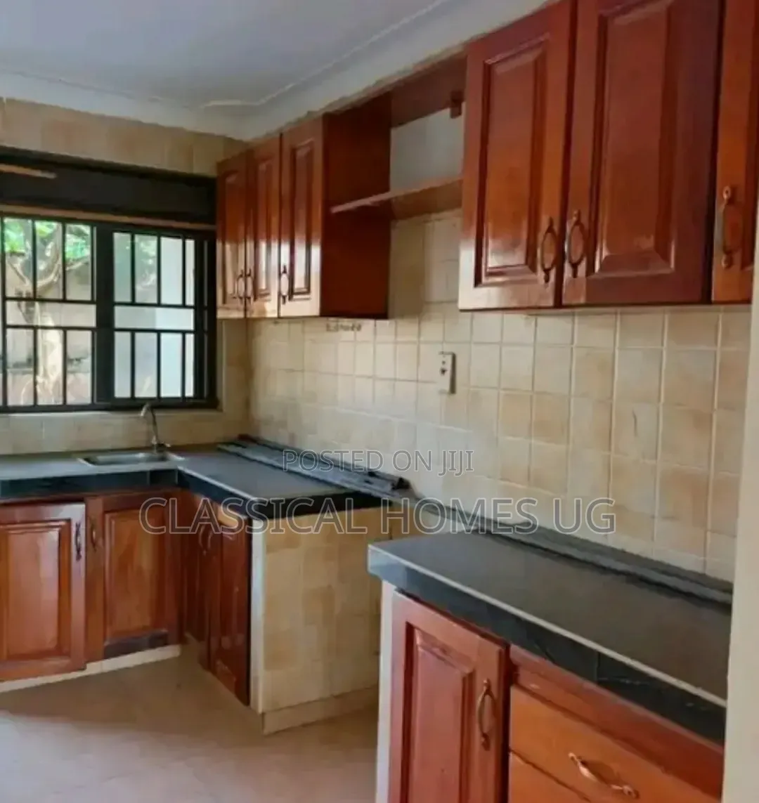 3bdrm Apartment in Mutundwe, Central Division for rent