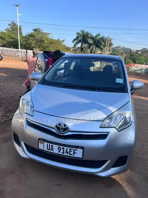 Toyota Ractis 1.3 FWD 2011 Silver