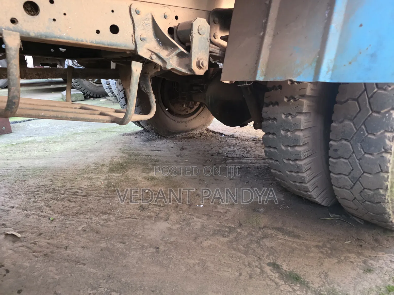 Isuzu Elf Hard Body