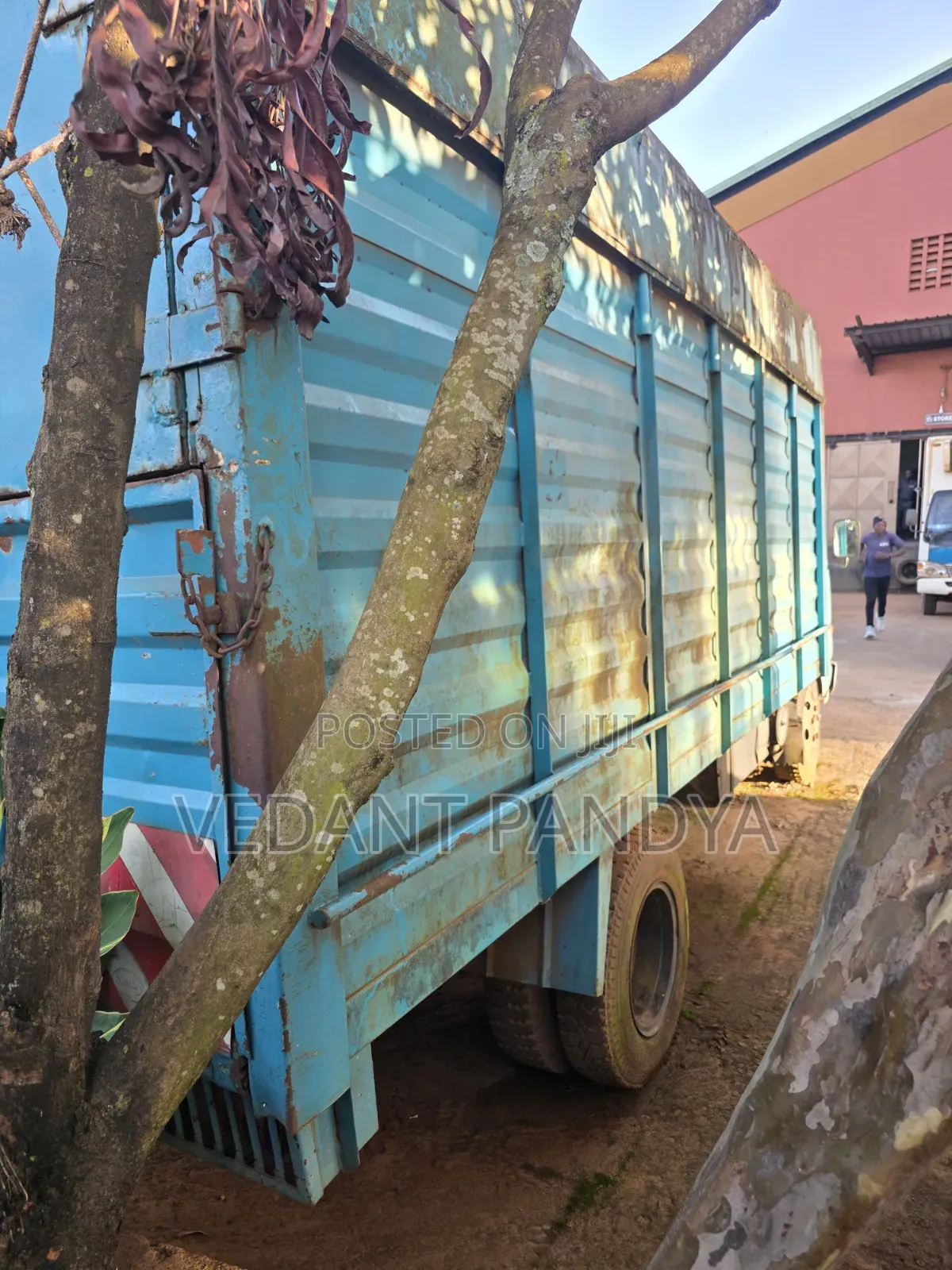 Isuzu Elf Hard Body