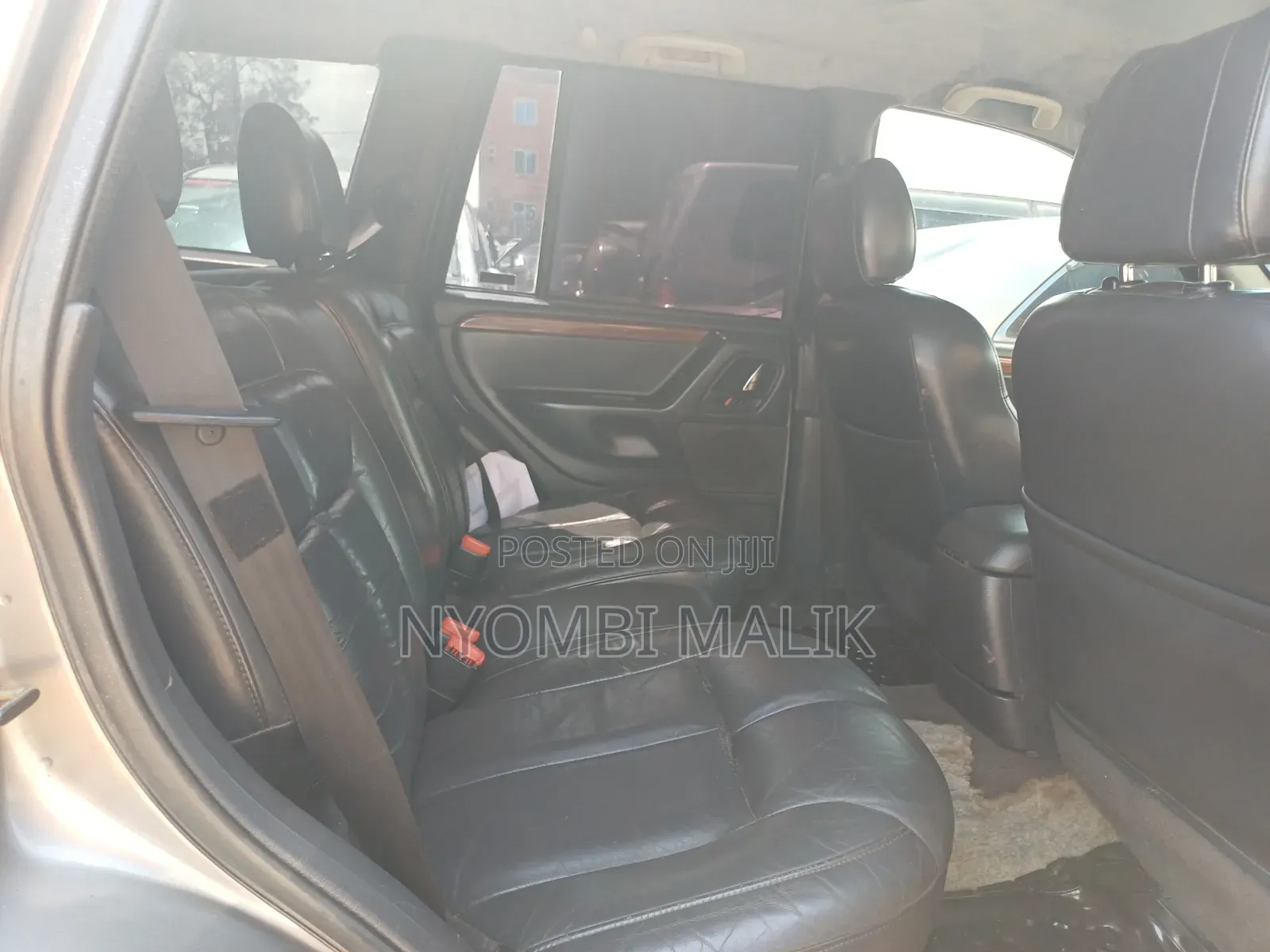 Jeep Cherokee 2000 Gray