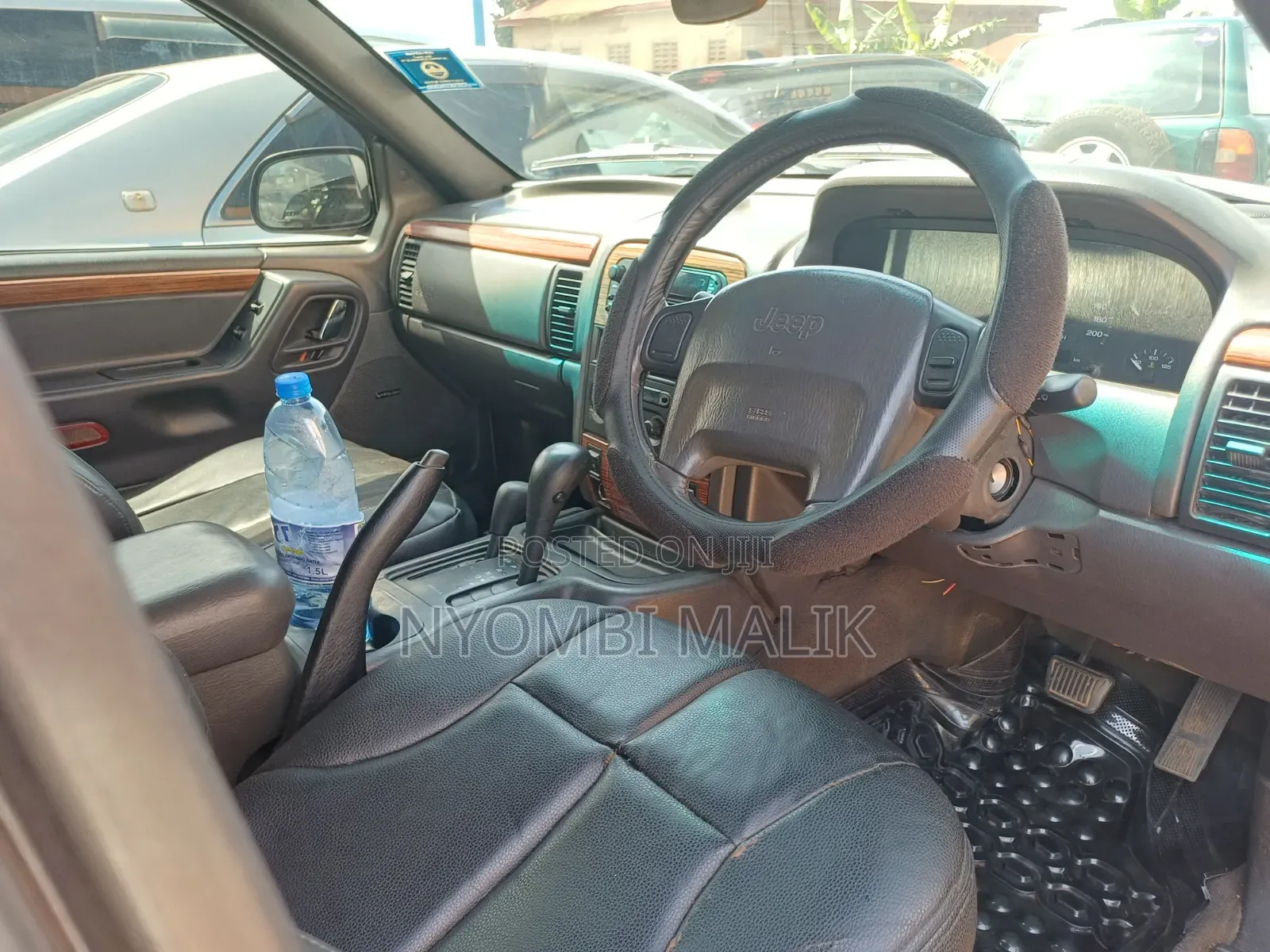 Jeep Cherokee 2000 Gray