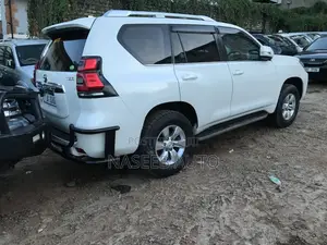 Toyota Land Cruiser 2018 White