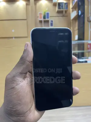 Apple iPhone XR 64 GB White